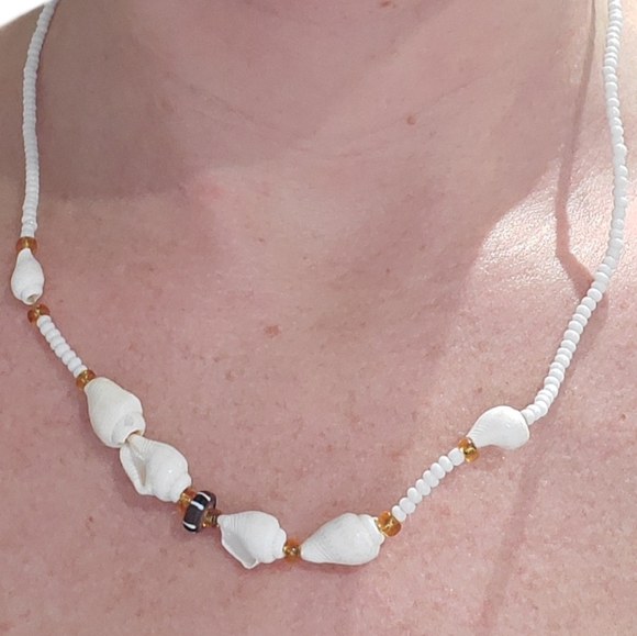 💚Free Bundle Add-On- White shell tropical necklace - Picture 2 of 3